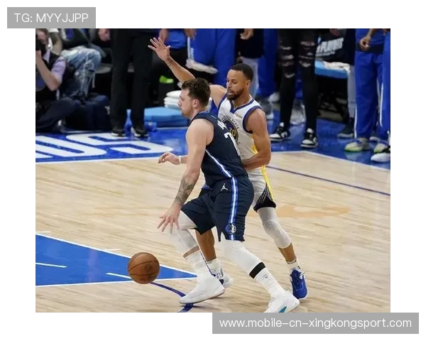 尼科拉·约维奇神仙传球!助攻维金斯0.4秒劈扣封神,篮球场上的传奇瞬间 尼科拉·约维奇神仙传球!助攻维金斯0.4秒劈扣封神,篮球场上的传奇瞬间