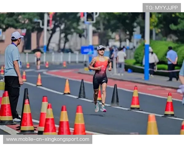 铁人三项世界系列赛启动，顶尖选手展开激烈争夺